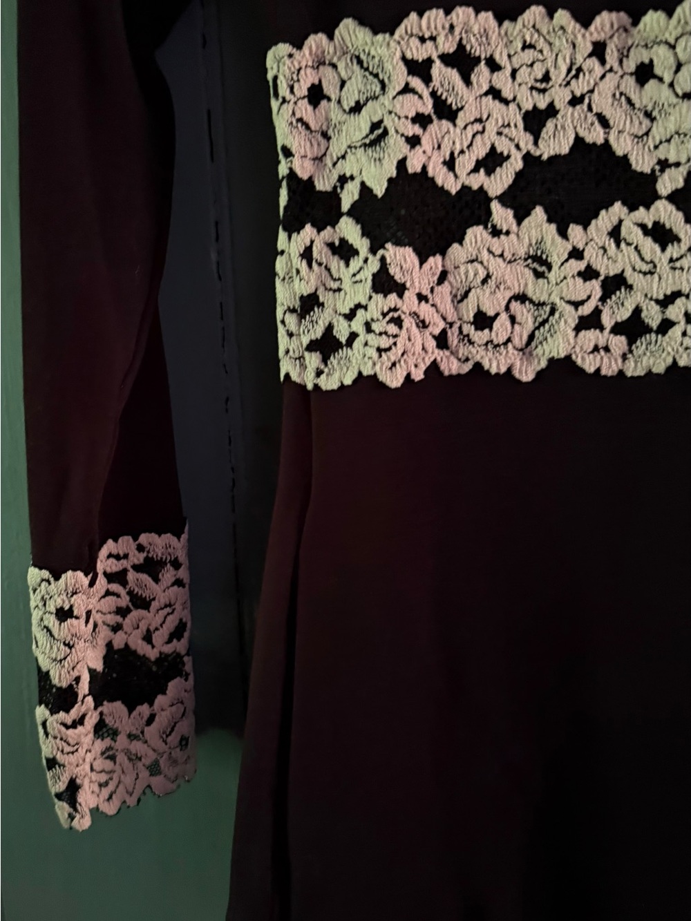 BNWT! Intimissimi Long-Sleeve Off the Shoulder Black Top/Cream Lace Trim - Sz S - Picture 5 of 7